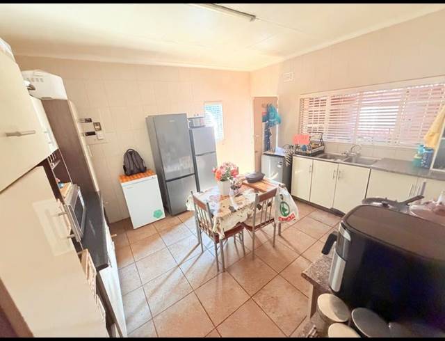 2 BEDROOM HOUSE FOR SALE IN VANDERBIJLPARK CW 2